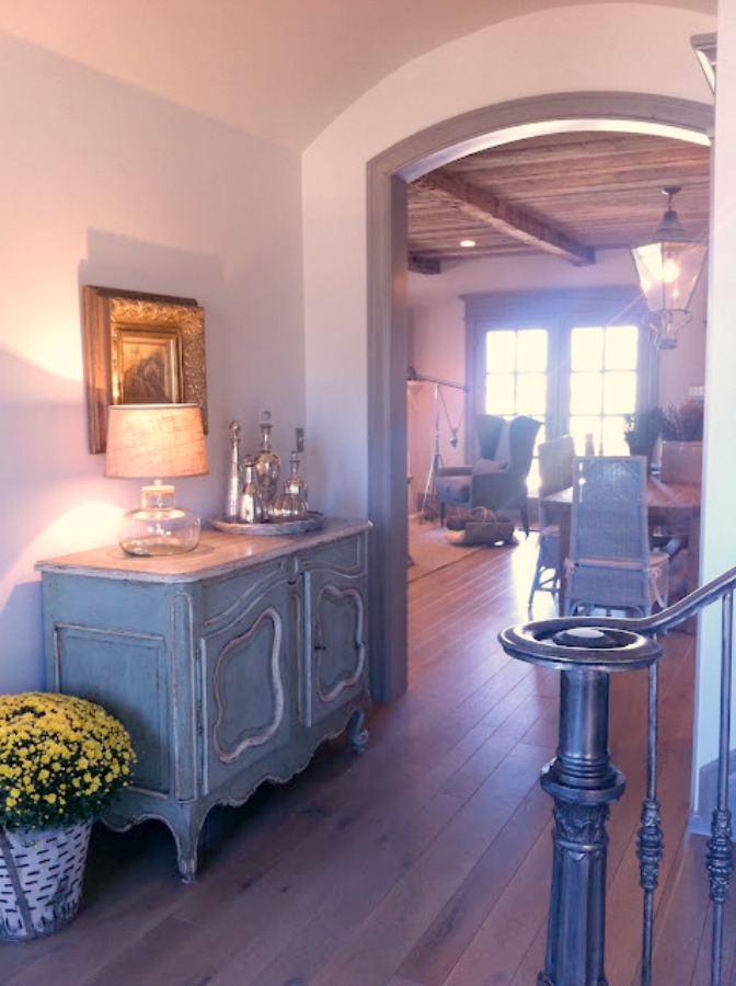 Entry. Breathtaking French cottage in Utah by Desiree Ashworth of Decor de Provence. French country interior design inspiration awaits in this house tour with rustic decor, Gustavian influences, and European country charm! #frenchcottage #frenchcountry #interiordesign