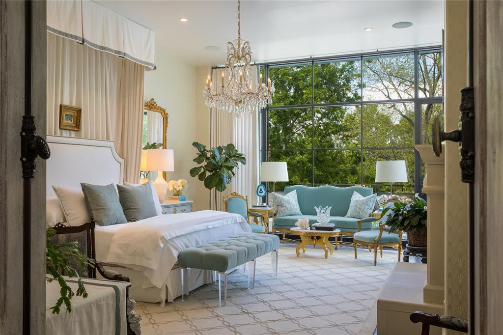 French Country Decorating Ideas from Grand Estates! Come peek at beautiful grand homes on the market with French interiors and steal the look for yourself! #frenchcountry #interiordesign #decoratingideas