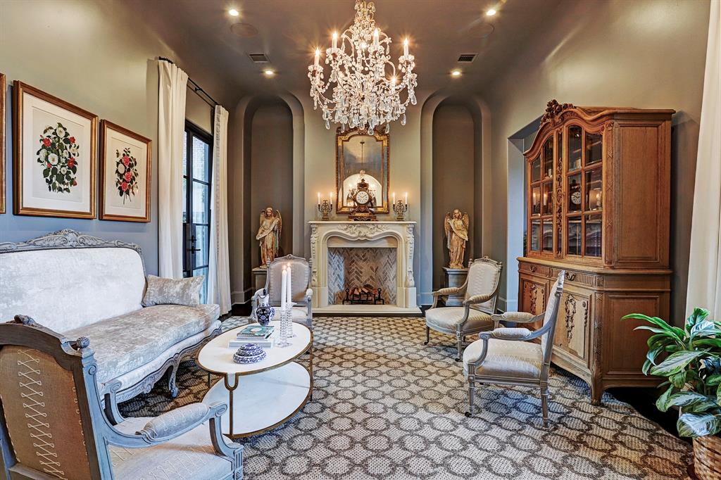 French Country Decorating Ideas from Grand Estates! Come peek at beautiful grand homes on the market with French interiors and steal the look for yourself! #frenchcountry #interiordesign #decoratingideas