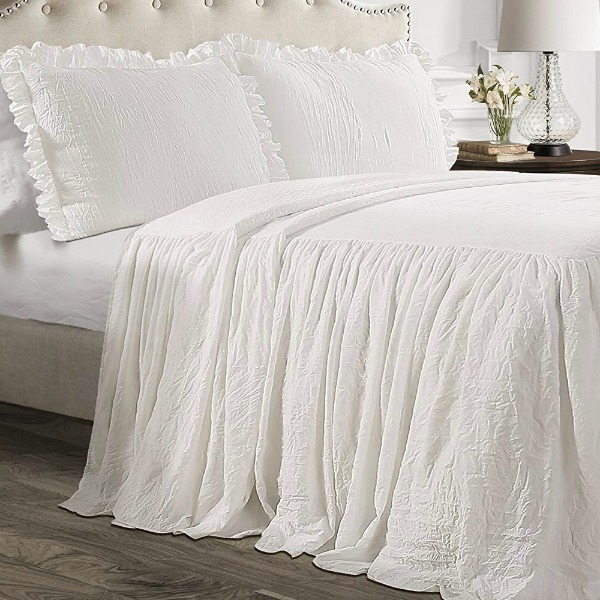 Lush Decor White Ruffle Bedspread. #bedroomdecor #bedding #romanticbedroom #shabbychic