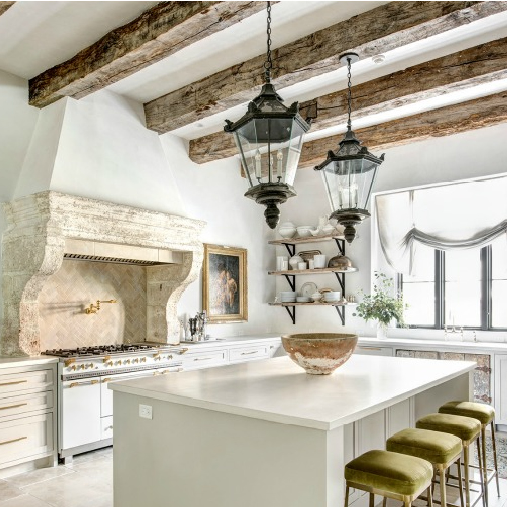 From SEGRETO impressions (2019) by Leslie Sinclair. French antiques, plaster finishes and Old World style in a showstopping modern functioning kitchen. #kitchendesign #frenchkitchen #antiques #oldworld #plasterwalls