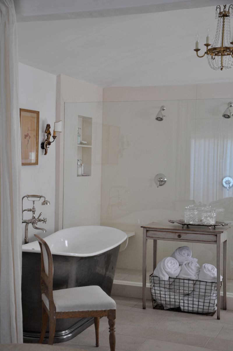 Giannetti Home designed bathroom.