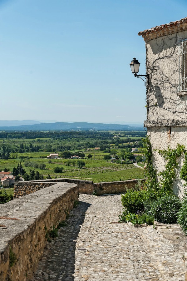 Provence dreams are made of these! Come tour French Farmhouse Design: Provence Villa Photos in a story with rustic decor, Country French charm, and South of France beauty! #frenchfarmhouse #interiordesign #housetour #frenchcountry #provence