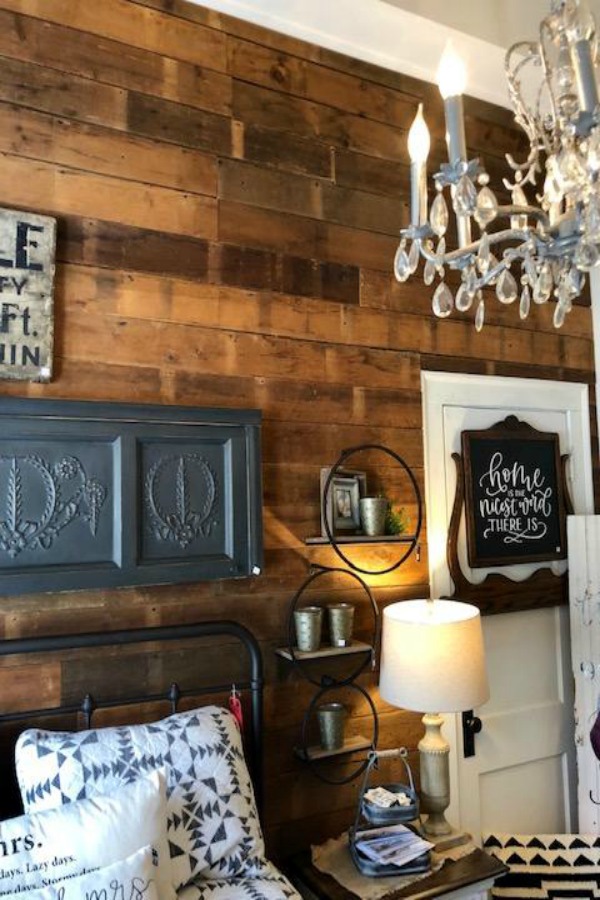 Farmhouse decor and interior design inspiration from Urban Farmgirl. Find American Country Farmhouse Decorating Ideas in this story with photos of rustic and whimsical decor finds! 