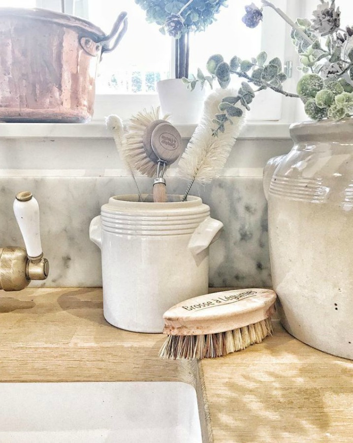 French farmhouse kitchen decor by Vivi et Margot. Pale and Lovely European Country White Interiors to Inspire with photo gallery. #frenchfarmhouse #interiordesign #frenchcountry