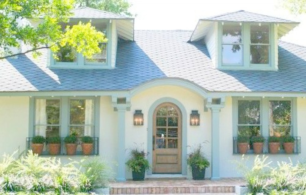 Beanstalk Bungalow house on Fixer Upper has a beautiful fairy tale exterior with creamy white paint and light grey trim.