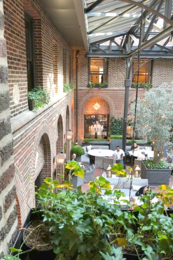 RH Gallery Chicago offers gorgeous architectural and interior design inspiration from Restoration Hardware. See Hello Lovely Studio's photos, including the amazing courtyard dining of Three Arts Club Cafe.