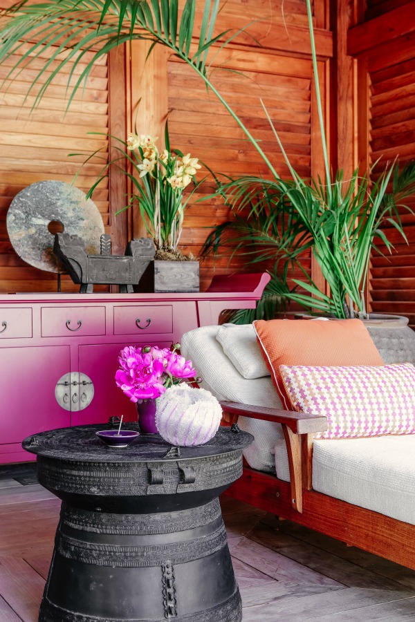 Tropical splendor and magenta pop in this outdoor design moment by Tom Stringer.