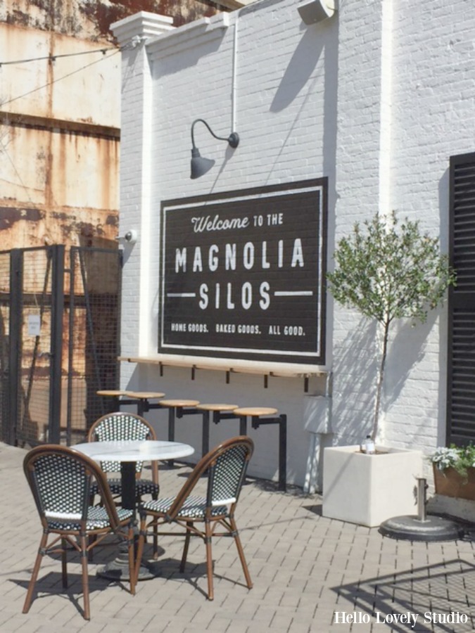 10 Rustic American Farmhouse Decor Ideas from Magnolia Silos Now!