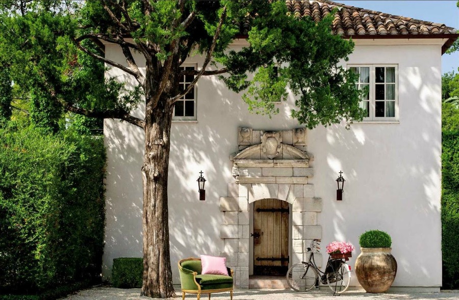 Country French farmhouse design in an elegant Houston home with interior design by Pamela Pierce and architecture by Reagan Andre. #frenchcountry #frenchfarmhouse #europeancountry #interiordesign #pamelapierce