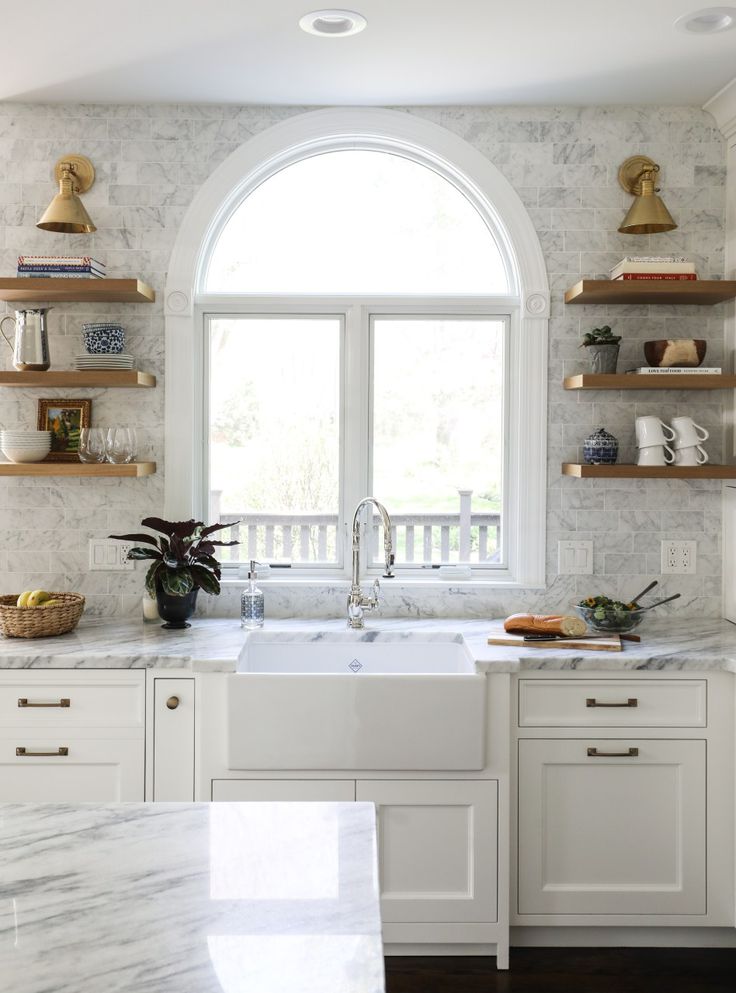 Traditional kitchen with classic style, simplicity, and sophistication from Park & Oak. Come see inspiring photos and learn 16 simple yet sophisticated kitchen design ideas.