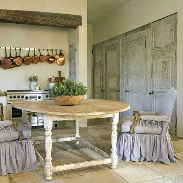 French country farmhouse kitchen with design by Pamela Pierce, architecture by Reagan Andre, and constructtion by MDD. Photo by Peter Vitale.