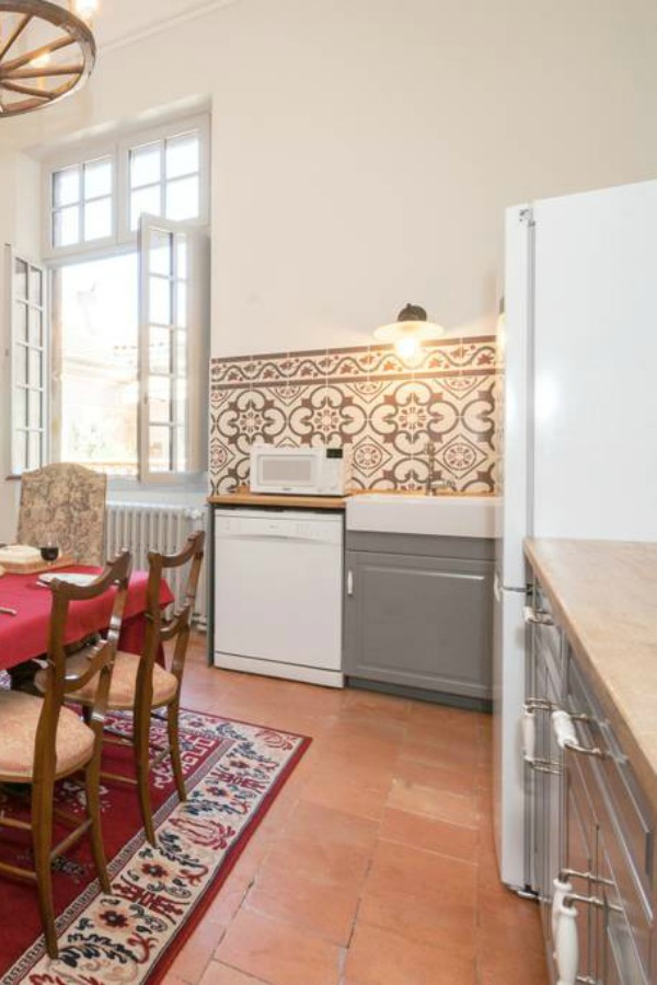 Classic French apartment with luxurious interiors has been fully renovated to high standards in Carcassonne, France and is available to rent - L'ancienne Tannerie.