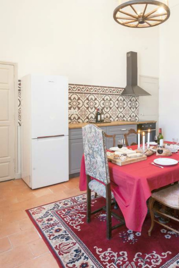 Kitchen. Classic French apartment with luxurious interiors has been fully renovated to high standards in Carcassonne, France and is available to rent - L'ancienne Tannerie.