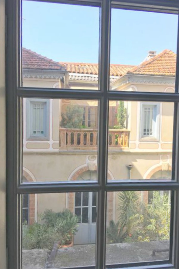 Classic French apartment with luxurious interiors has been fully renovated to high standards in Carcassonne, France and is available to rent - L'ancienne Tannerie.