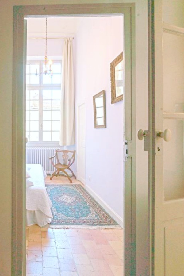 Classic French apartment with luxurious interiors has been fully renovated to high standards in Carcassonne, France and is available to rent - L'ancienne Tannerie.