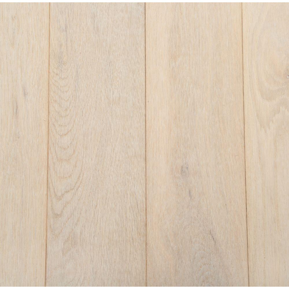 White oak hardwood prefinished flooring. #whiteoak #hardwoodflooring #frenchcountry #prefinishedhardwood