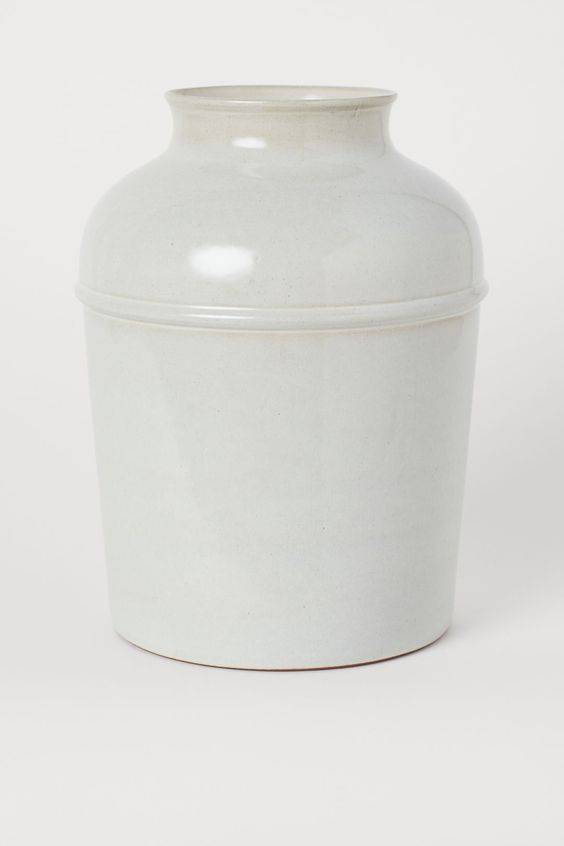 White French country earthenware vase. #vases #homedecor #frenchfarmhouse #terracotta #urns