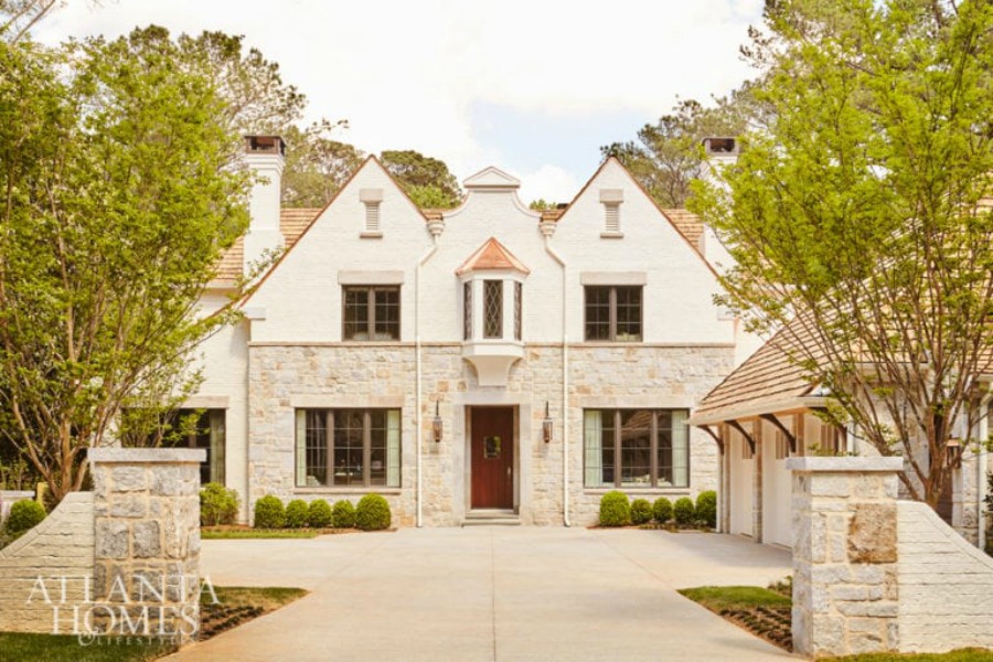 English country home by architect Sir Edwin Lutyens. 2018 Southeastern Designer Showhouse. Robbie Pich, Harrison Design. Photo: Atlanta Homes & Lifestyles.