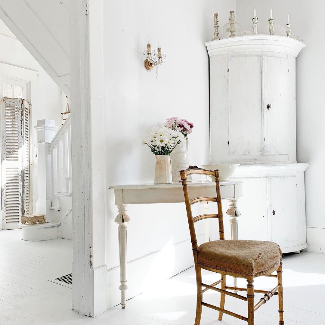 White French Nordic decor and ethereal serenity in a kitchen by My Petite Maison. Find a Soft, Ethereal European Country Kitchen Mood to Inspire Now!