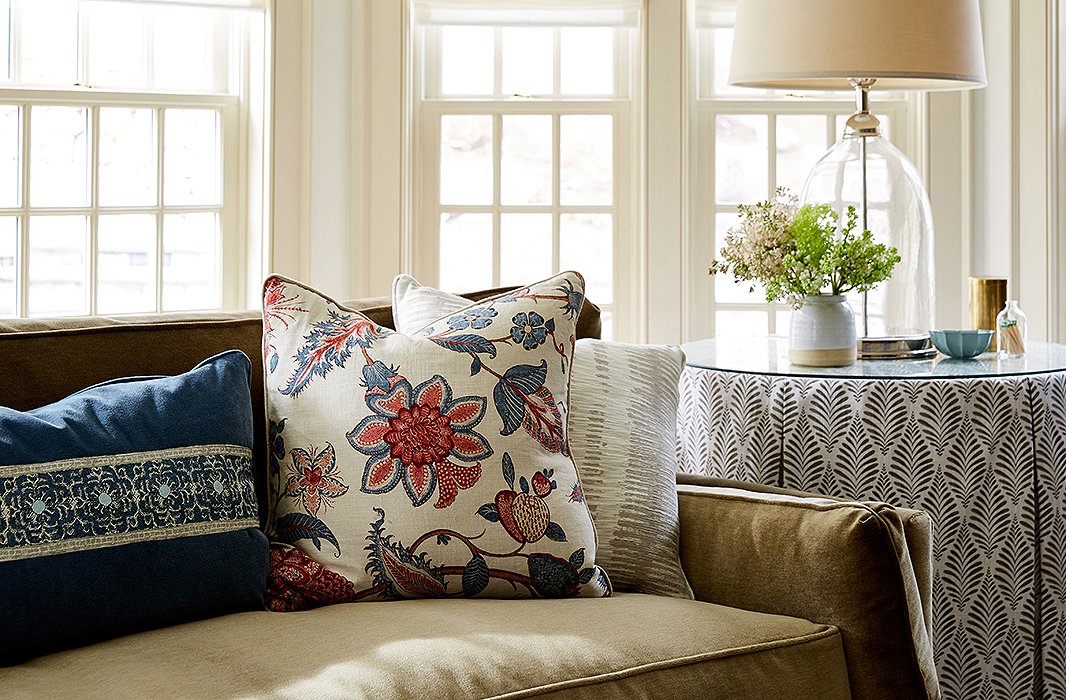 One Kings Lane Connecticut Farmhouse Showroom with modern farmhouse interior design. #traditionalstyle #farmhouse #onekingslane