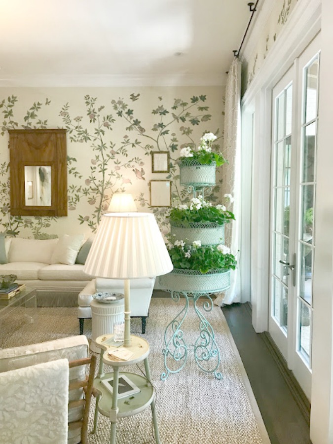 Living Room. Interior Design: Beth Webb. Wallpaper: Iksel for Schumacher; Xanadu Landscape in Bone. 2018 Southeastern Designer Showhouse in Atlanta. Photo: Sherry Hart.