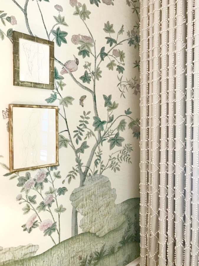 Living Room. Interior Design: Beth Webb. Wallpaper: Iksel for Schumacher; Xanadu Landscape in Bone. 2018 Southeastern Designer Showhouse in Atlanta. Photo: Sherry Hart.