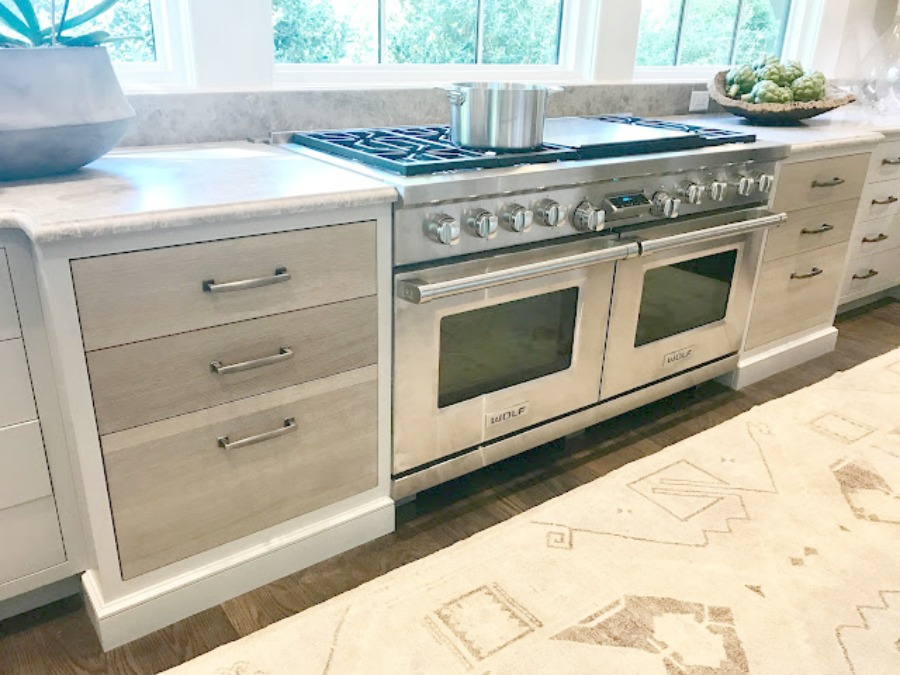 Kitchen Design: Matthew Quinn/Design Galleria. 2018 Southeastern Designer Showhouse in Atlanta. Photo: Sherry Hart.