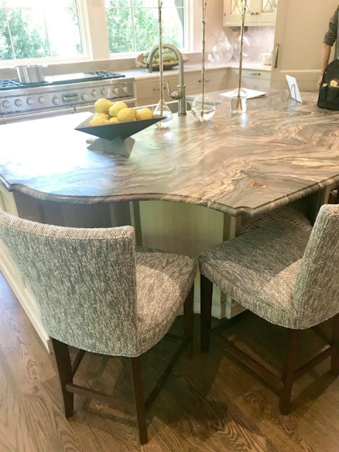 Kitchen Design: Matthew Quinn/Design Galleria. 2018 Southeastern Designer Showhouse in Atlanta. Photo: Sherry Hart.