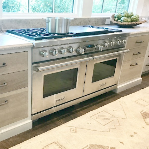 Kitchen Design: Matthew Quinn/Design Galleria. 2018 Southeastern Designer Showhouse in Atlanta. Photo: Sherry Hart.