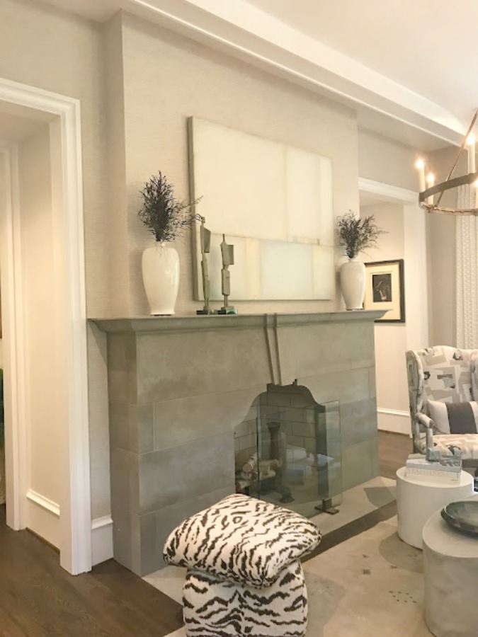 Keeping room with geometric limestone mantel. Interior design: Karen Ferguson. 2018 Southeastern Designer Showhouse in Atlanta. Photo: Sherry Hart.