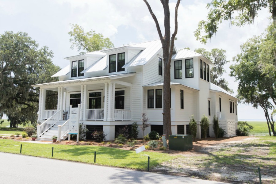 Modern Coastal Cottage Design Inspiration in 2018 Coastal Living Idea House. Design by Jenny Keenan and architecture by Eric Moser.#cottageexterior #southcarolinacottage