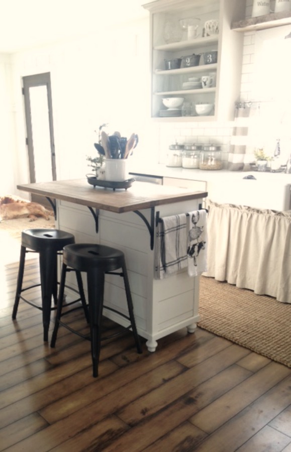 DIY Kitchen Cart makeover by Proverbs31girl.