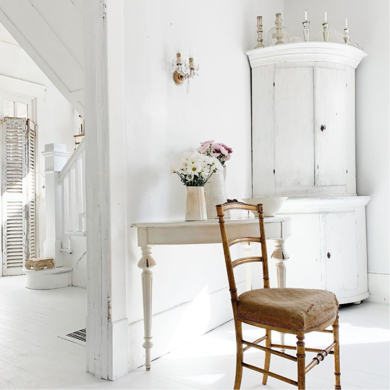 Country French Nordic Interior design, antiques, and all white decor in a lovely cottage by My Petite Maison. #frenchnordic #scandinavian #whitedecor #frenchcountry #cottagestyle #interiordesign