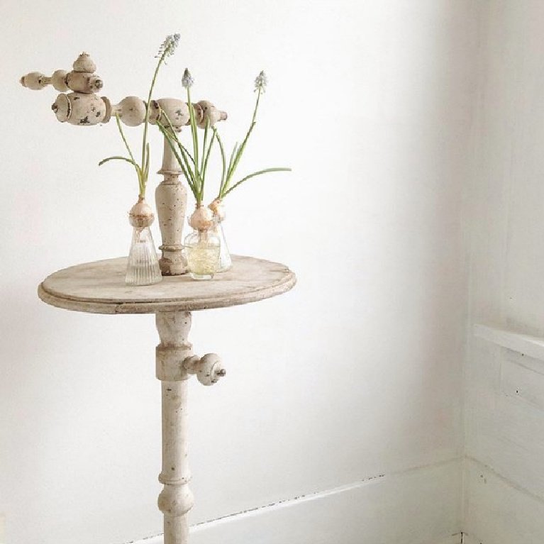 Country French Nordic Interior design, antiques, and all white decor in a lovely cottage by My Petite Maison. #frenchnordic #scandinavian #whitedecor #frenchcountry #cottagestyle #interiordesign