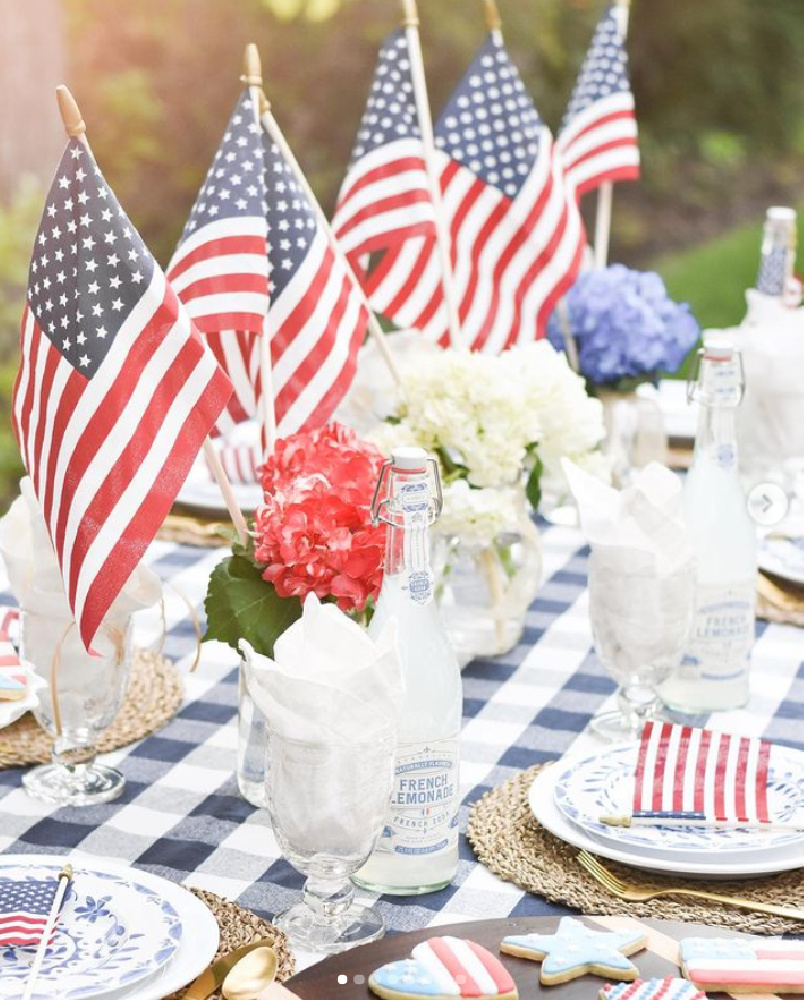 Enchanting tablescape for July 4th with blue gingham, hydrangea, and flags - @live.belle.vie #tablescapes #4thofjuly