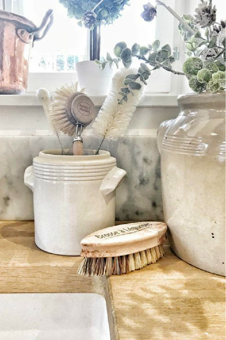 French farmhouse kitchen with reclaimed antique terracotta tile flooring and decor by Vivi et Margot. #frenchfarmhouse #kitchen #frenchkitchen #countryfrench #housesinfrance