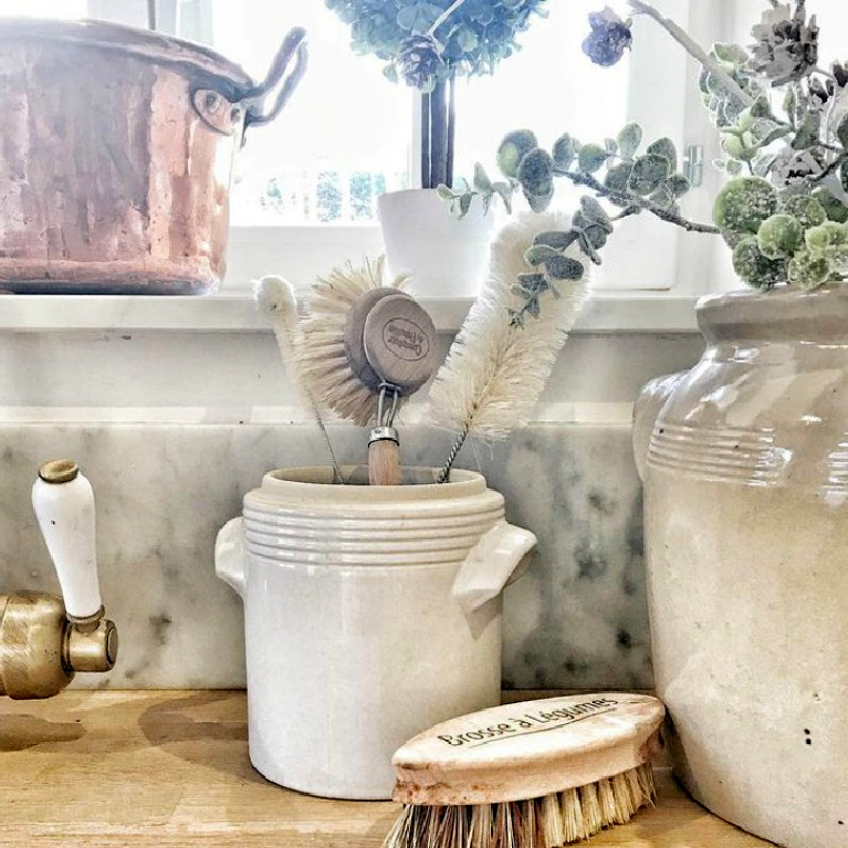 French farmhouse kitchen with reclaimed antique terracotta tile flooring and decor by Vivi et Margot. #frenchfarmhouse #kitchen #frenchkitchen #countryfrench #housesinfrance