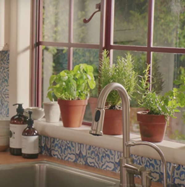 Kitchen sink detail in "Home Again" (Open Road Films) with Reese Witherspoon. Come get ideas to Steal this Look: Laid Back Cali Slightly Boho Chic in HOME AGAIN With Reese Witherspoon. 