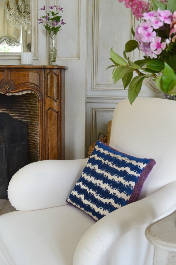 Photo gallery of Greet Lefèvre's Belgian home with interior design inspiration (photos by Claude Smekens and Belgian Pearls). Fall in love with enchanting gardens and traditional Belgian architecture and sophistication. #belgianinteriors #europeancountry #rusticelegance