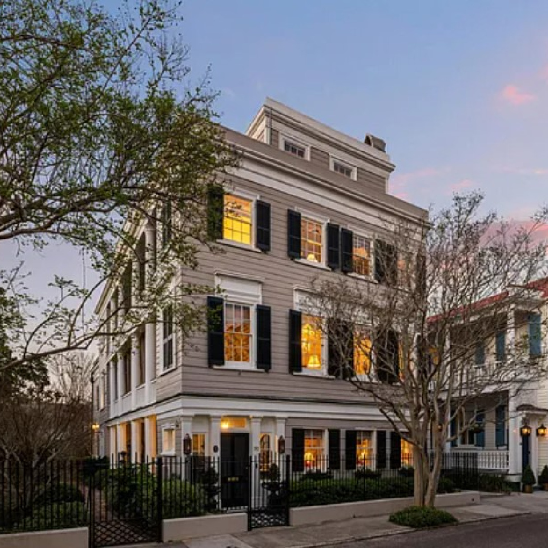 Charleston's Dewar-Lee-Pringle historic mansion built in 1762 at 92 Tradd St. #charlestonexterior