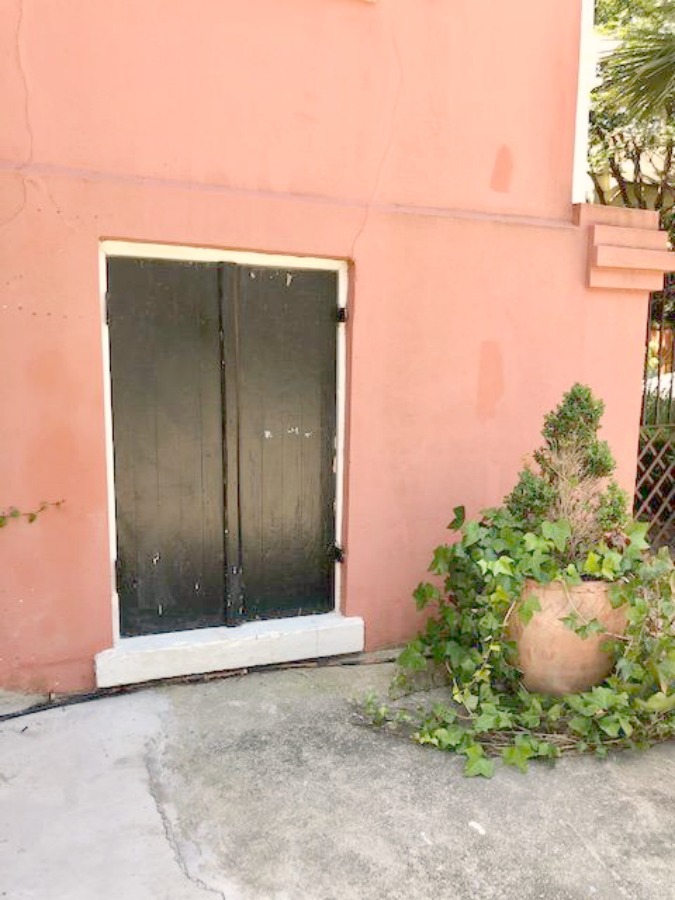 In the Battery area of Charleston, beautiful antebellum mansions with charming gardens, gates, and colorful front doors inspire with their curb appeal - Hello Lovely Studio