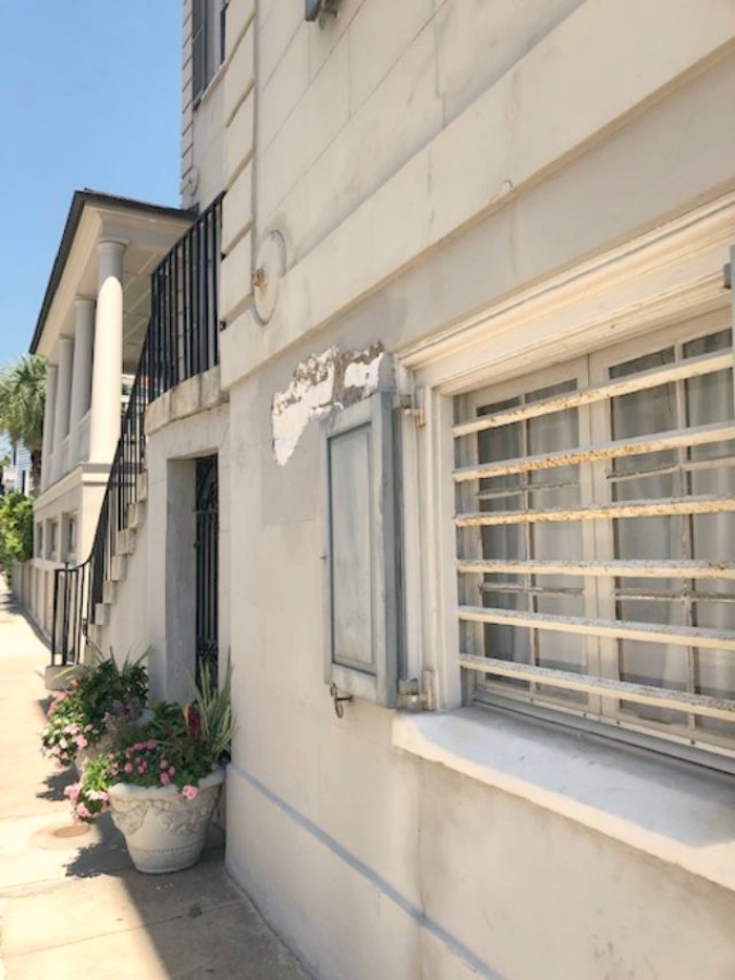 In the Battery area of Charleston, beautiful antebellum mansions with charming gardens, gates, and colorful front doors inspire with their curb appeal - Hello Lovely Studio