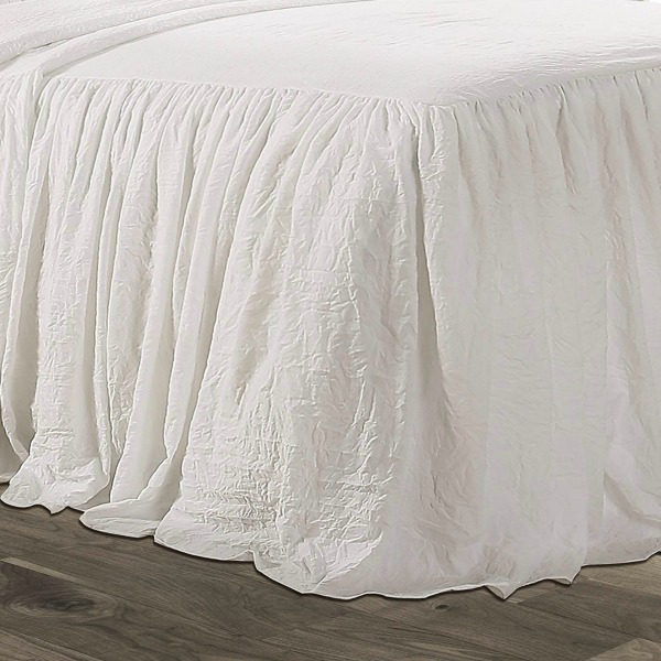 Lush Decor White Ruffle Bedspread. #bedroomdecor #bedding #romanticbedroom #shabbychic