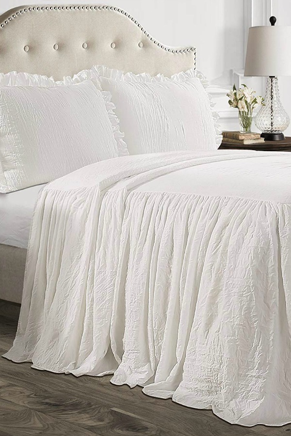 Lush Decor White Ruffle Bedspread. #bedroomdecor #bedding #romanticbedroom #shabbychic