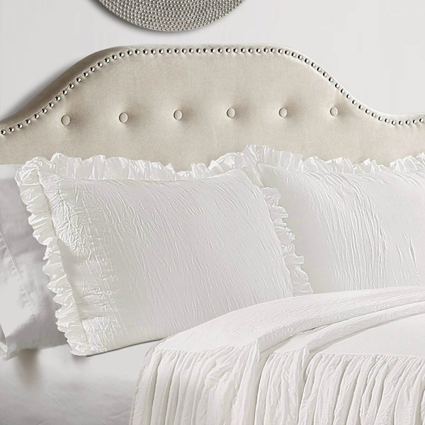 Lush Decor White Ruffle Bedspread. #bedroomdecor #bedding #romanticbedroom #shabbychic