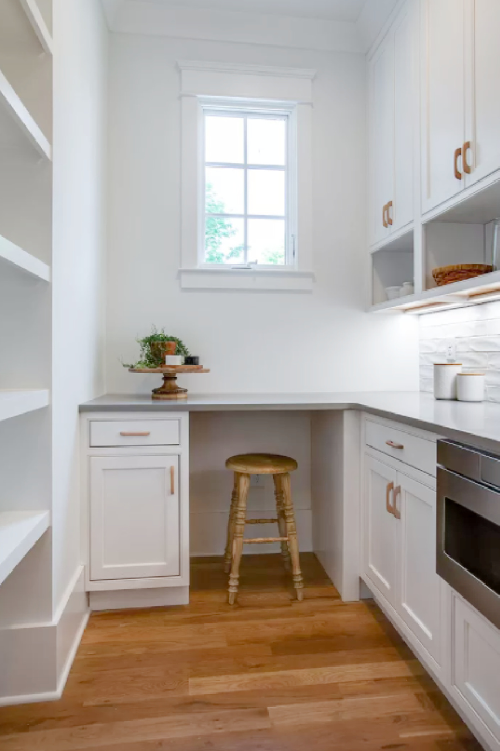 Beautiful and efficient butler pantry with office space, storage, and work space. #pantries #butlerpantry