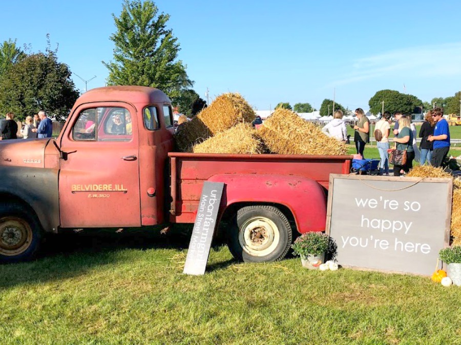 Autumn inspiration, Fall farmhouse style decor, vintage wares, and handmade treasures mingle at Main Street Market (Urban Farmgirl) in Belvidere, Illinois - Hello Lovely Studio. #fleamarket #farmhousestyle #vintage #junkin