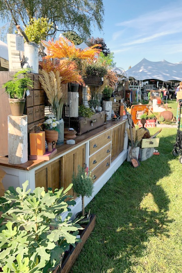 Farmhouse style decor, vintage wares, and handmade treasures mingle at Main Street Market (Urban Farmgirl) in Belvidere, Illinois - Hello Lovely Studio. #fleamarket #farmhousestyle #vintage #junkin