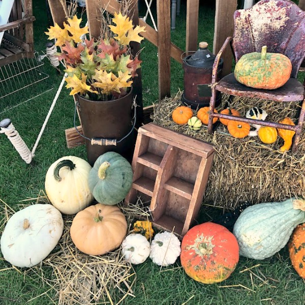 Autumn inspiration, Fall farmhouse style decor, vintage wares, and handmade treasures mingle at Main Street Market (Urban Farmgirl) in Belvidere, Illinois - Hello Lovely Studio. #fleamarket #farmhousestyle #vintage #junkin